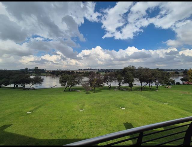 2 BEDROOM APARTMENT FOR SALE IN VANDERBIJLPARK SW 5